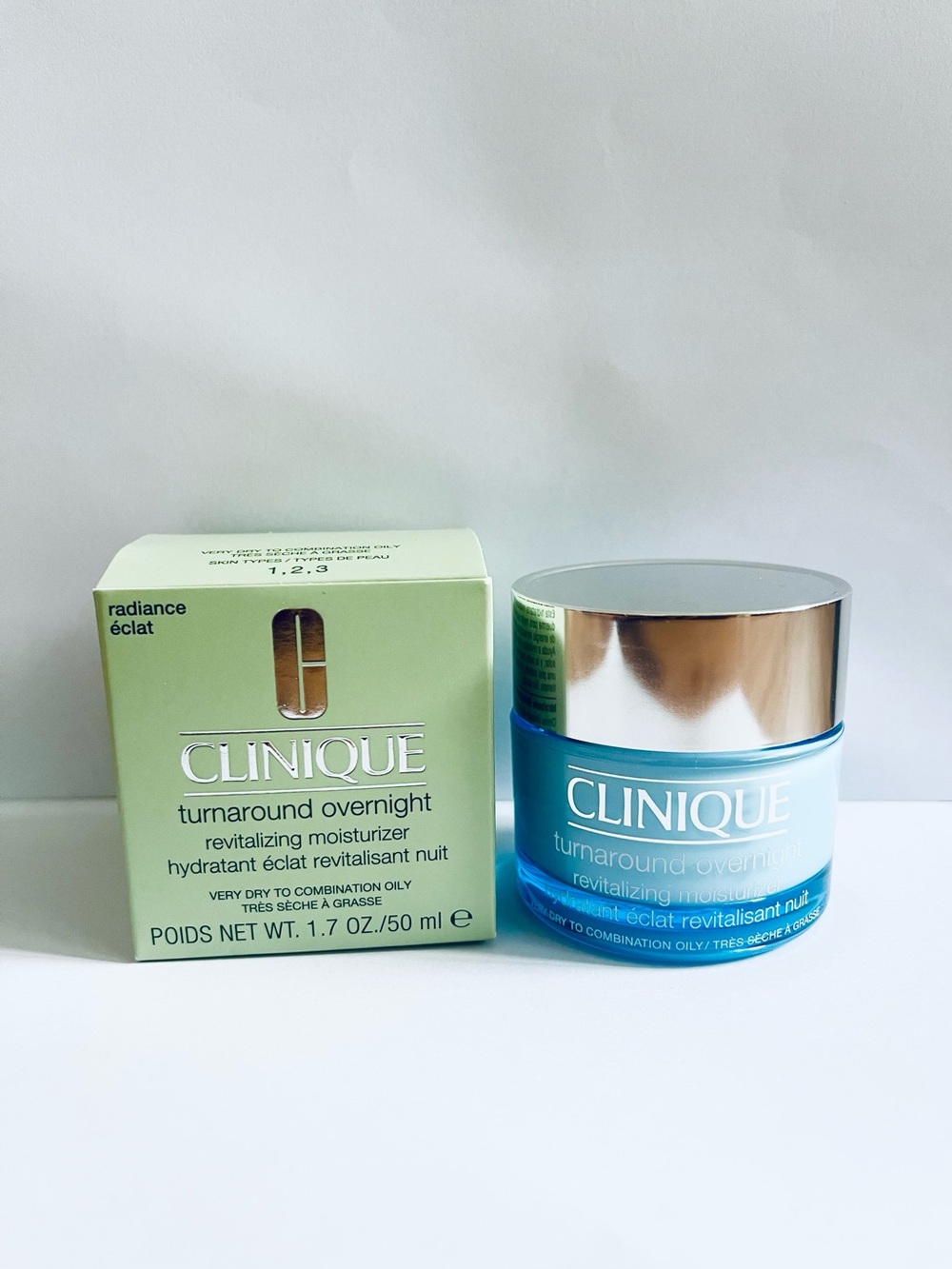 Clinique Turnaround Overnight Revitalizing Moisturizer Cream 1.7 Oz /50ml - Picture 3 of 4